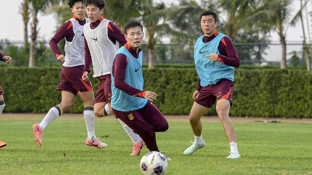 国足集训动态[国足补招泰山中场李源一入队]李源一技术特点